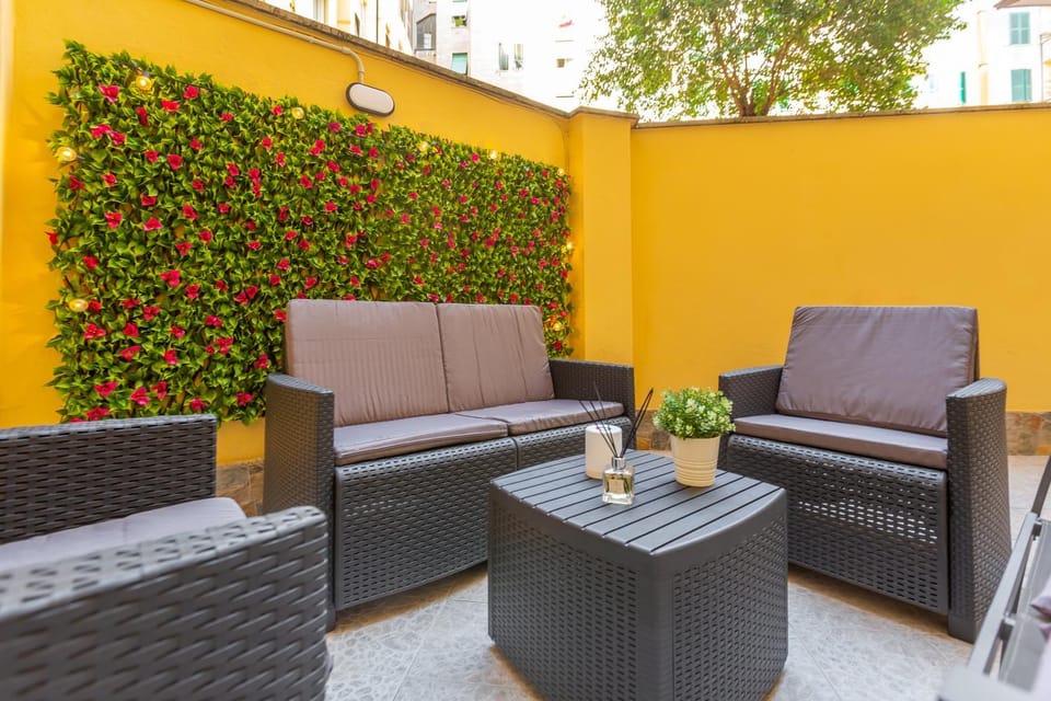 Patio, Living room