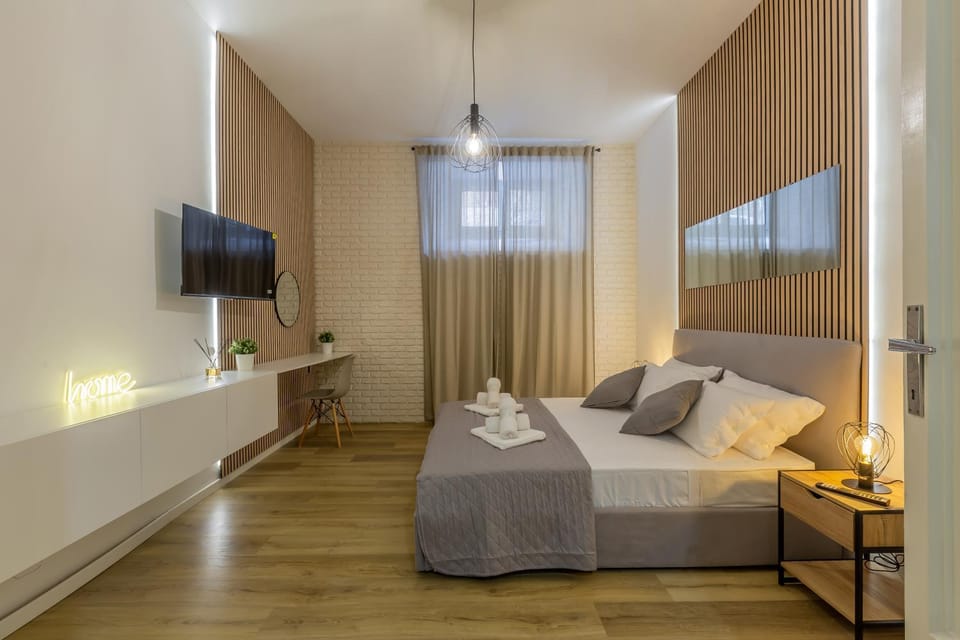 TV and multimedia, Photo of the whole room, Bedroom