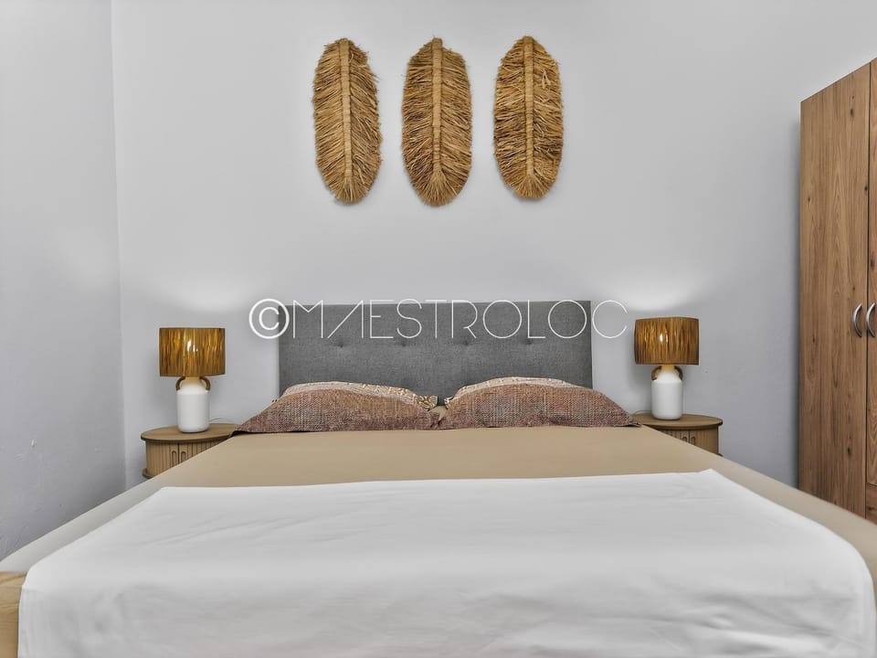 Bed, Photo of the whole room, Bedroom