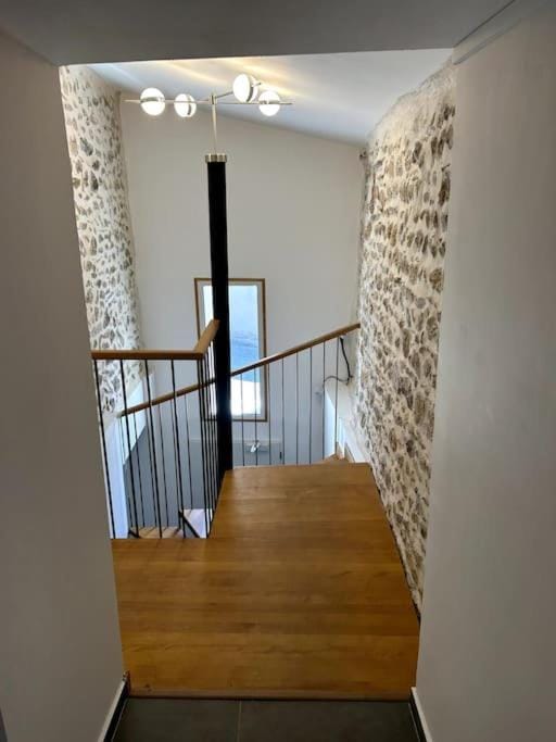 Studio rénové centre-ville de Lagnieu / WIFI Apartment in Auvergne-Rhône-Alpes
