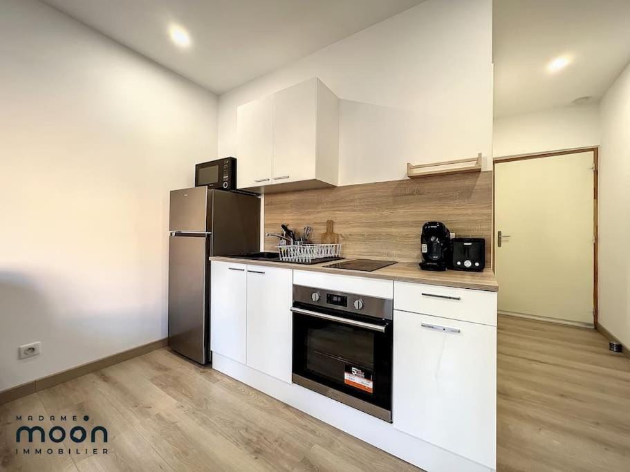 Studio rénové centre-ville de Lagnieu / WIFI Apartment in Auvergne-Rhône-Alpes