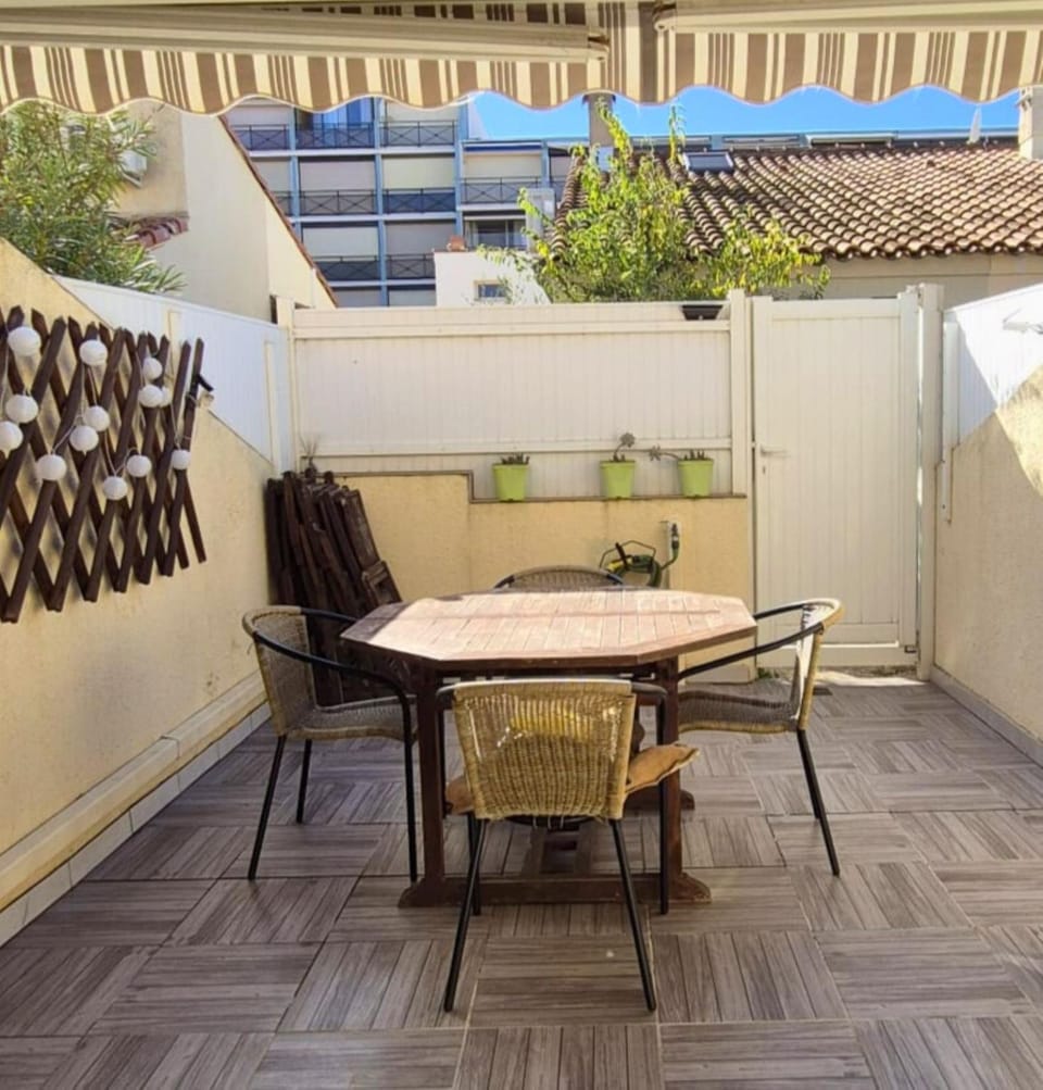 Patio, Dining area