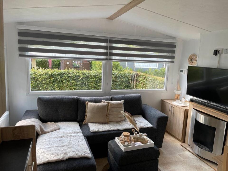 Communal lounge/ TV room, Living room, Seating area