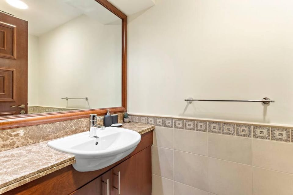 StoneTree - Luxurious 2 BR Apartment in Palm Jumeirah Apartment in Dubai
