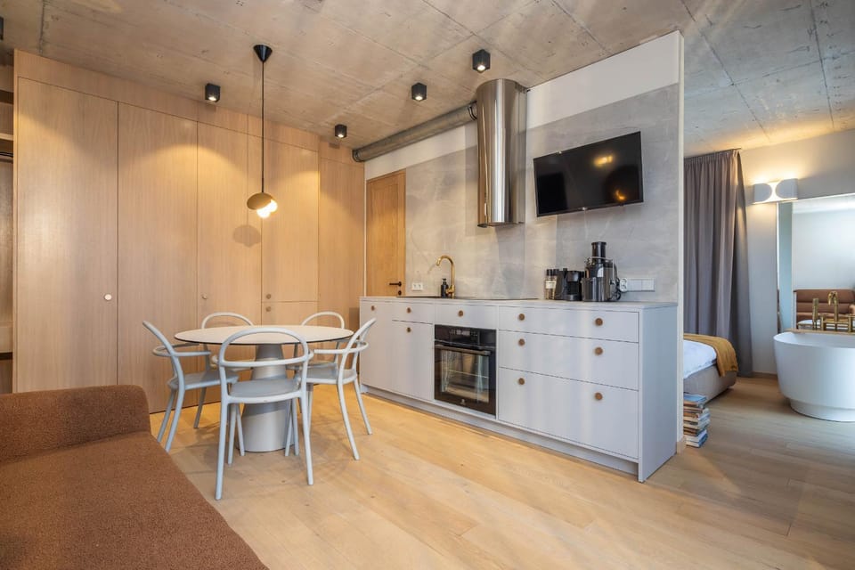 Bed, TV and multimedia, Kitchen or kitchenette, Living room, Photo of the whole room, Seating area, Dining area, Bedroom