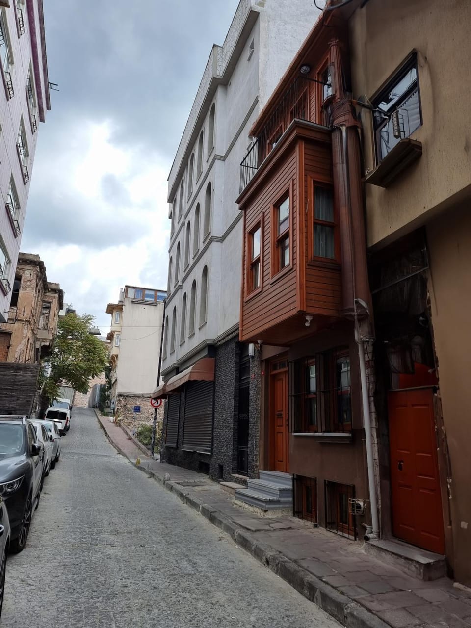 Property building, Day, Neighbourhood