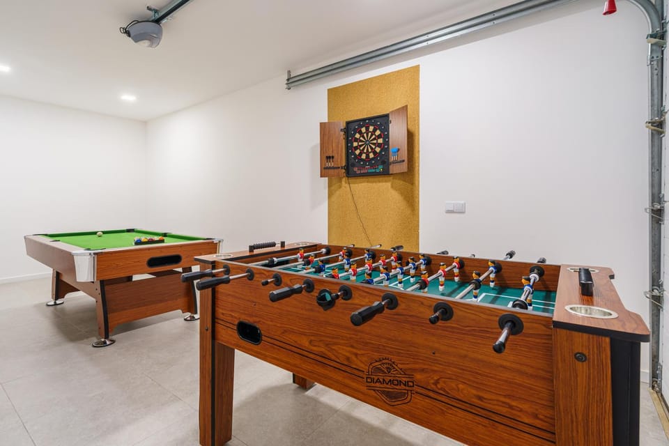 Billiard, Game Room