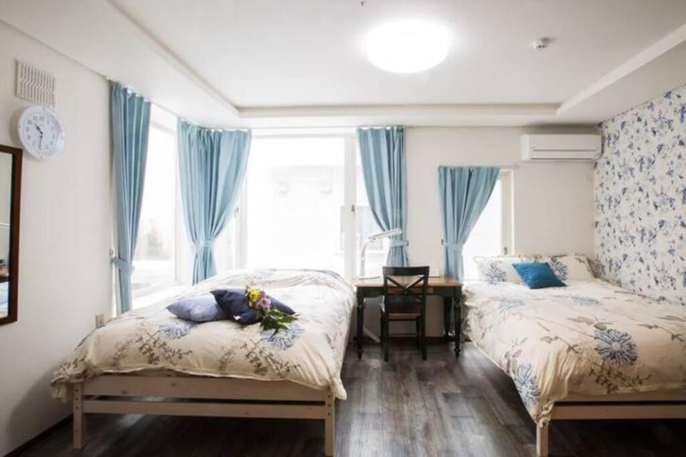 Photo of the whole room, Bedroom