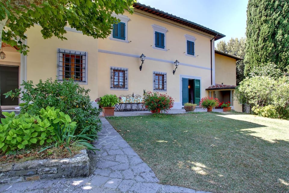 Property building, Day, Garden, Garden view