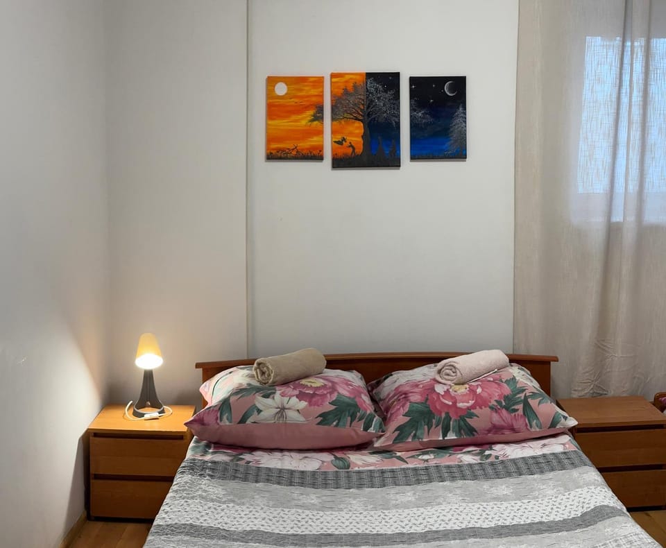 Bed, Photo of the whole room, Decorative detail