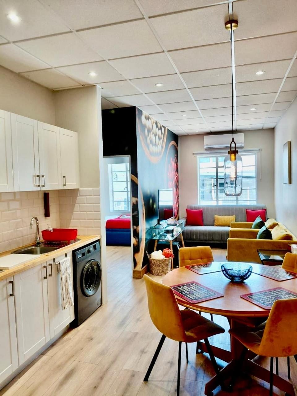 TV and multimedia, Kitchen or kitchenette, Living room, Seating area, Dining area, minibar, stove, washing machine, kitchen, air conditioner