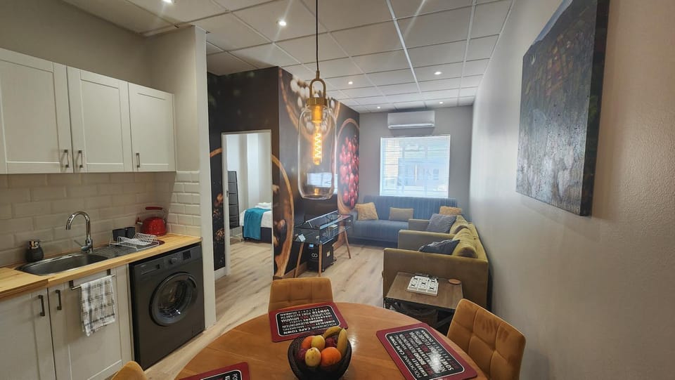 Kitchen or kitchenette, Living room, Seating area, Dining area, washing machine