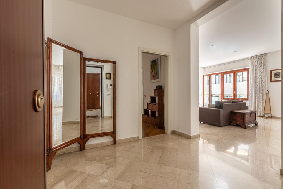TV and multimedia, Photo of the whole room, wardrobe