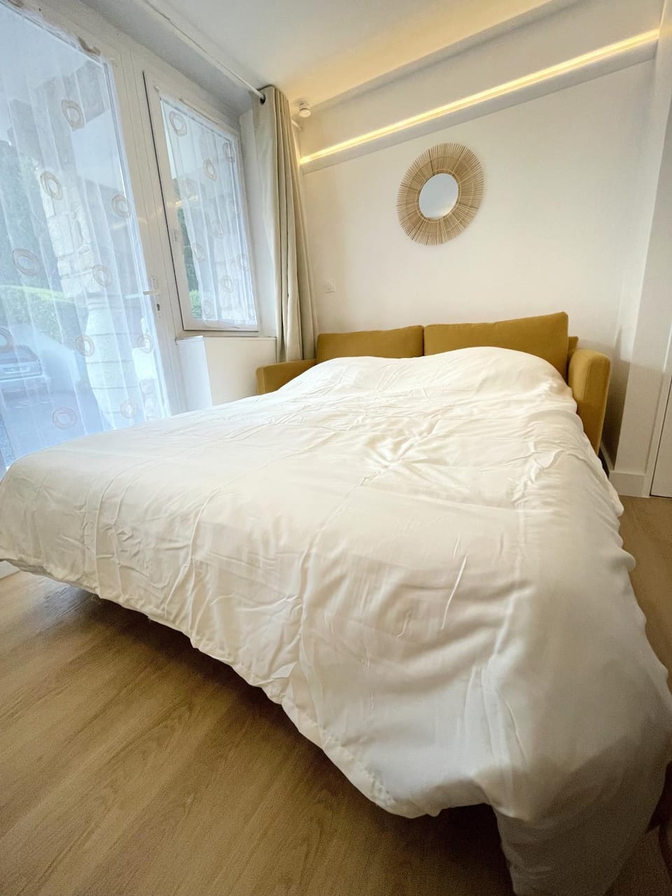 Bed, Decorative detail, Bedroom, towels