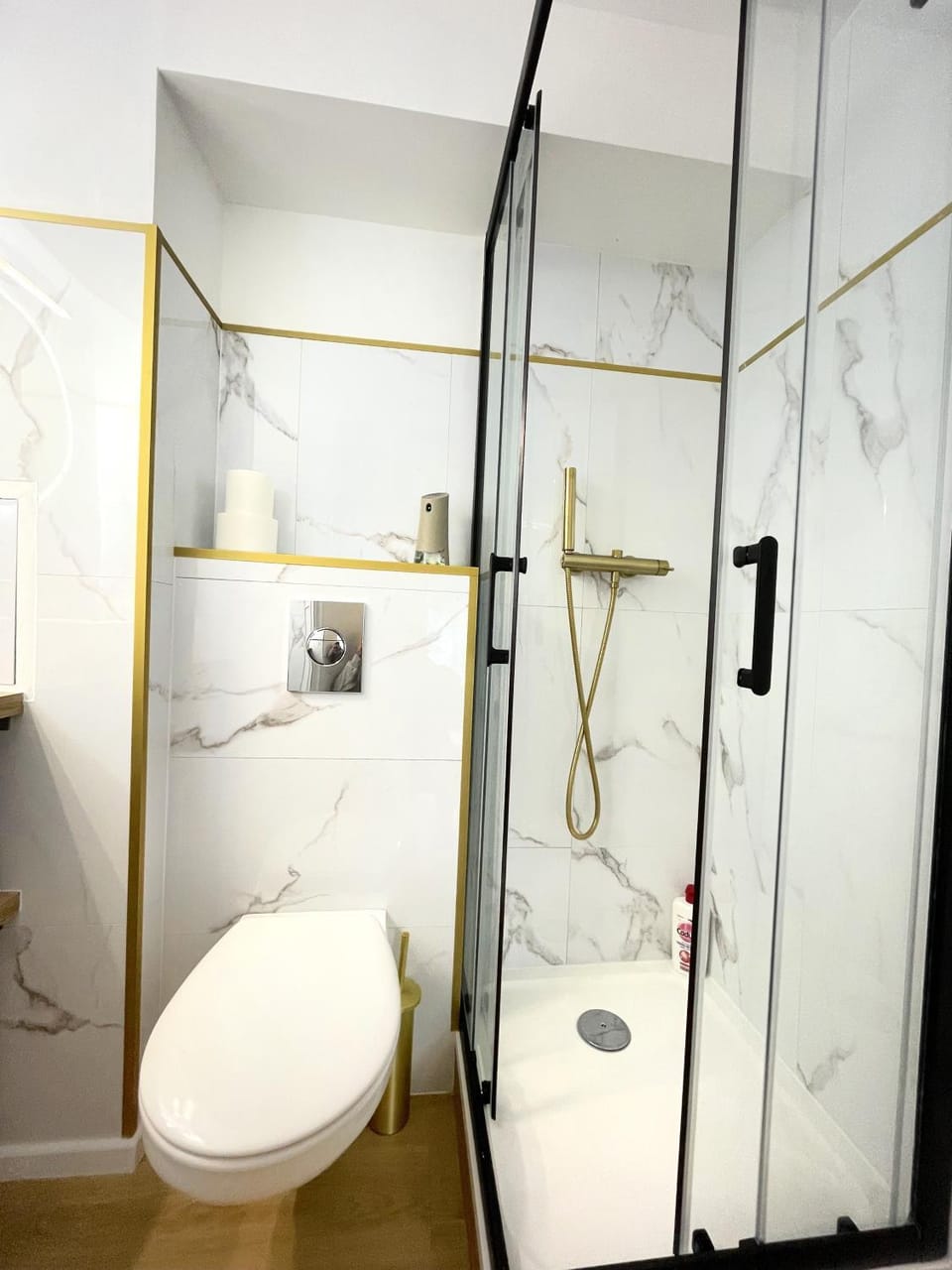 Shower, Toilet, Bathroom, Decorative detail