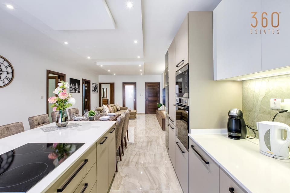 TV and multimedia, Coffee/tea facilities, Kitchen or kitchenette, Living room, Seating area, minibar