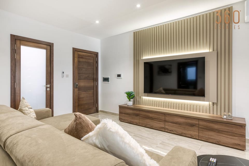 Communal lounge/ TV room, TV and multimedia, Seating area, Evening entertainment