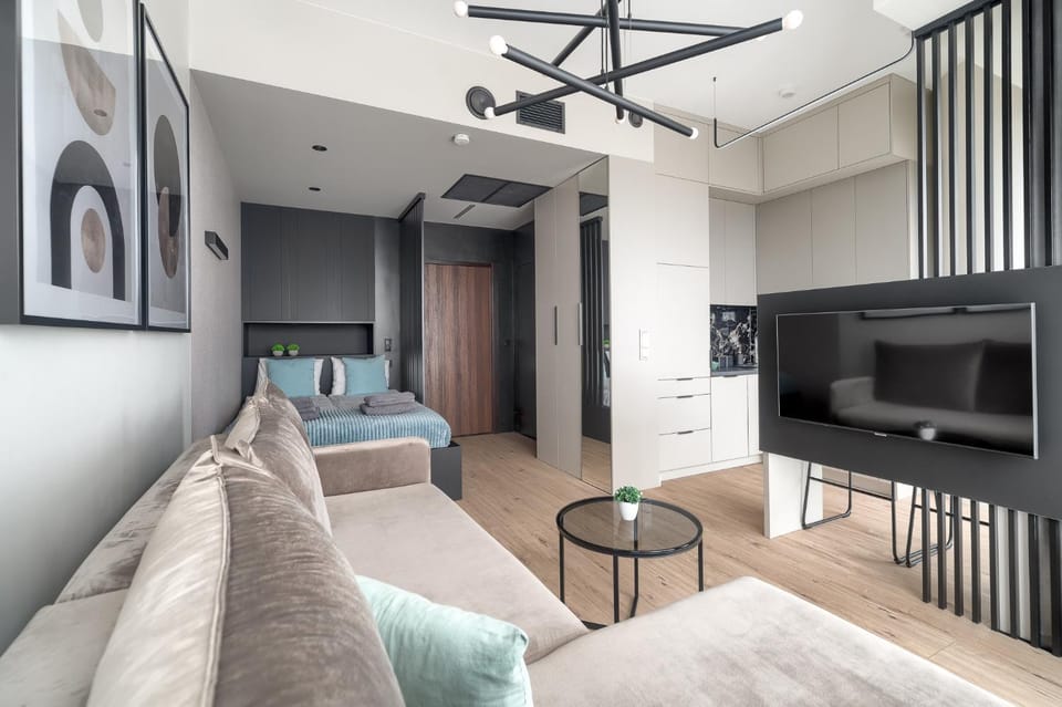 Bed, TV and multimedia, Living room, Photo of the whole room, Seating area, Evening entertainment, Bedroom
