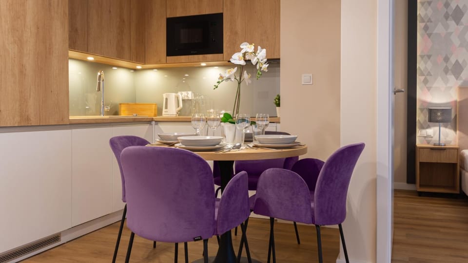 Activities, Seating area, Dining area, minibar