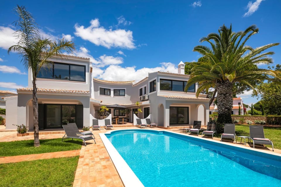 Property building, Garden view, Pool view, Swimming pool, sunbed