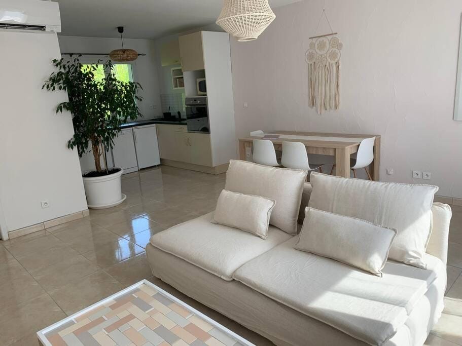 Kitchen or kitchenette, Living room, Dining area