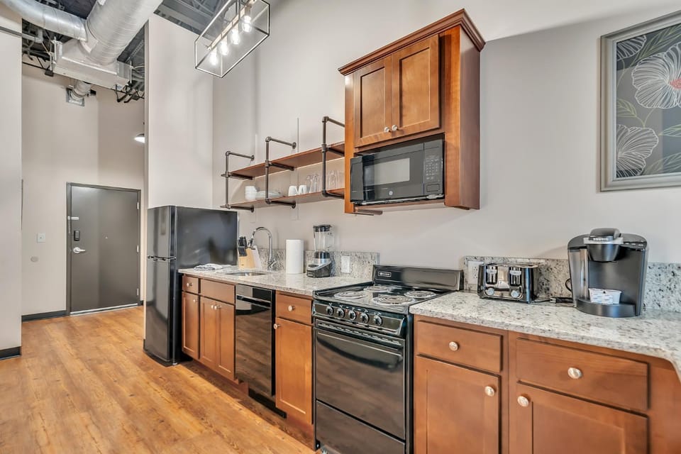 Coffee/tea facilities, Kitchen or kitchenette, dishwasher, oven, stove, toaster