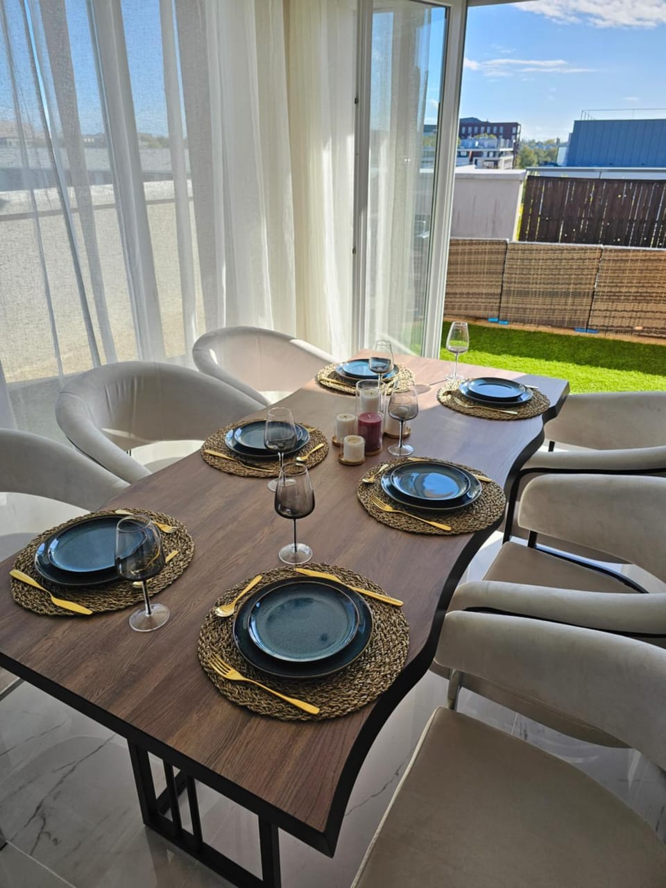 Living room, Dining area