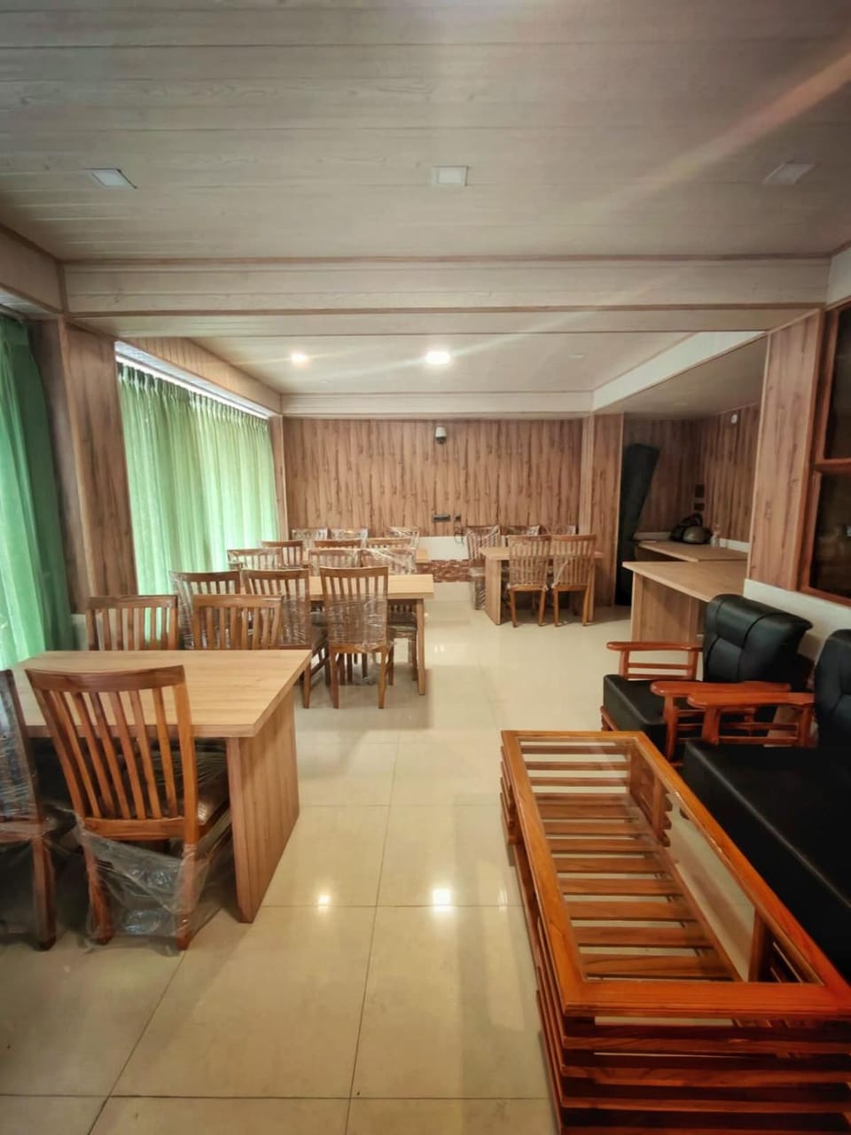 Restaurant/places to eat, Seating area, Dining area