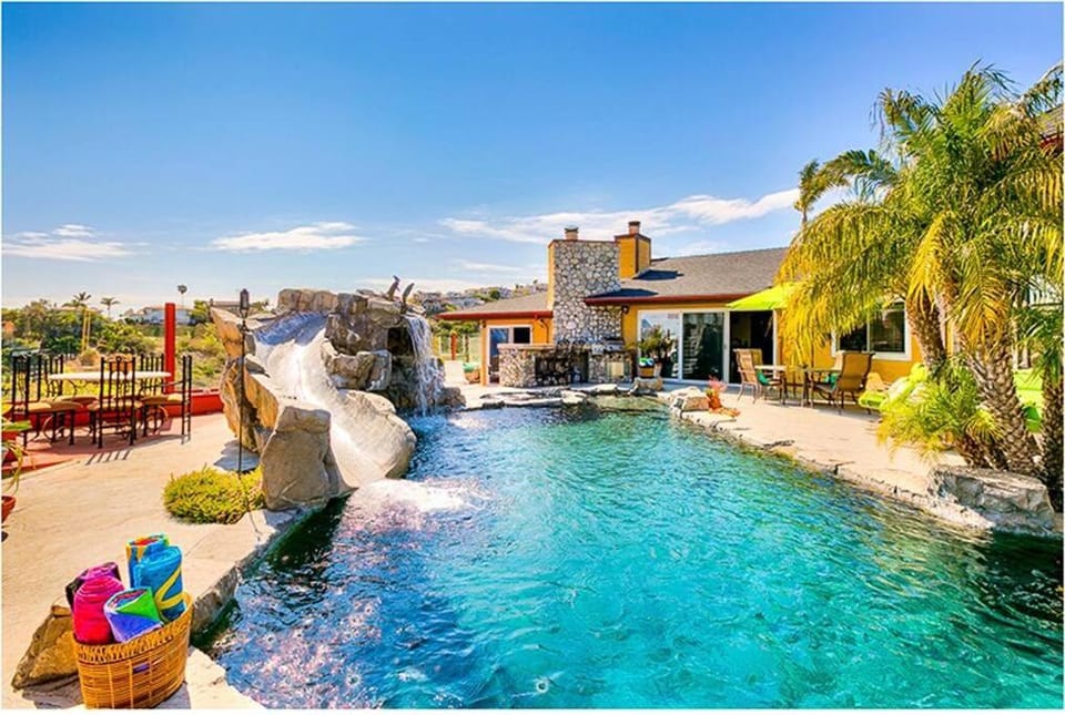 Pool view, Swimming pool, sunbed