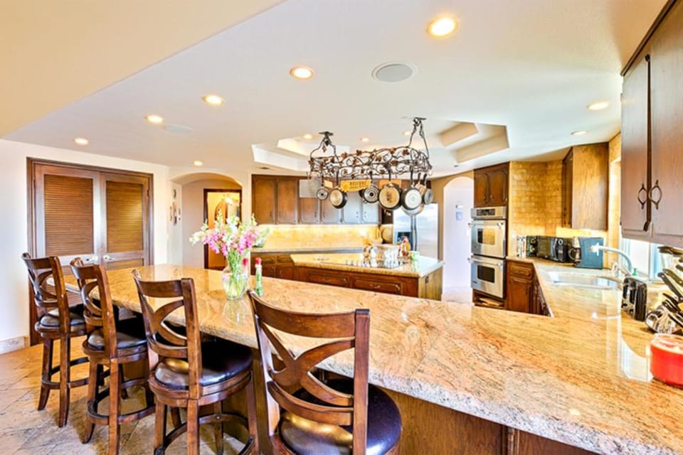 Dining area, minibar, pet friendly, stove