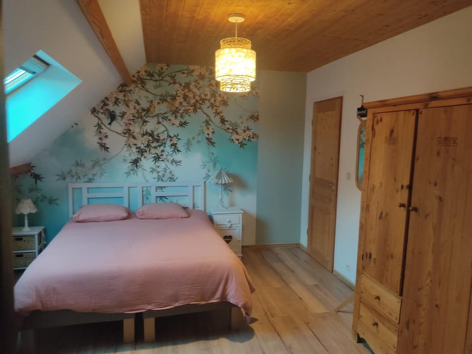 Bed, Photo of the whole room, Bedroom, wardrobe
