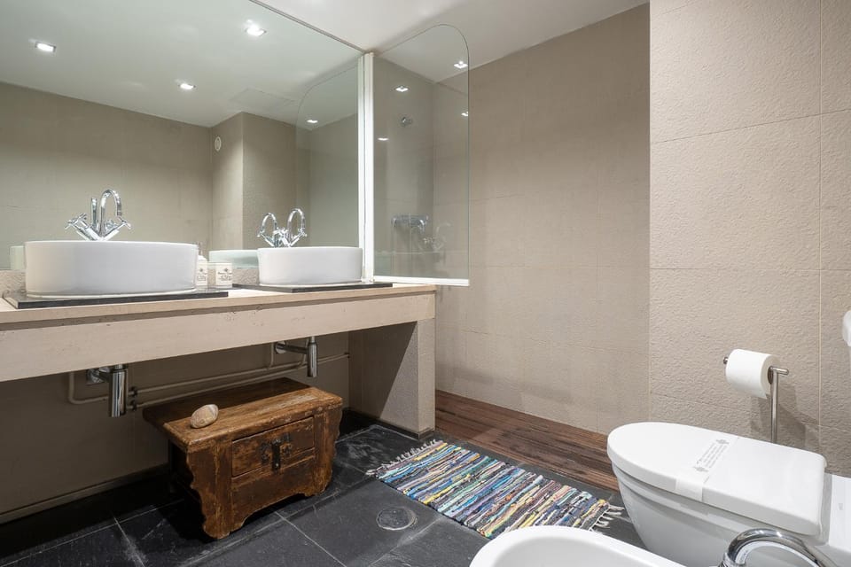 Toilet, Bathroom, bidet, towels
