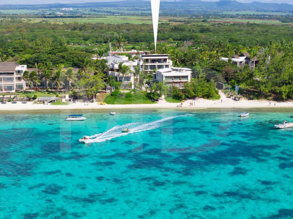 Property building, Bird's eye view, Beach