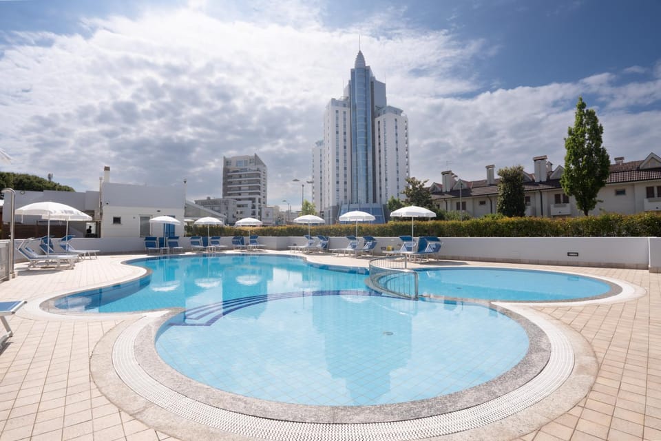 Property building, View (from property/room), City view, City view, Landmark view, Pool view, Swimming pool, Open Air Bath