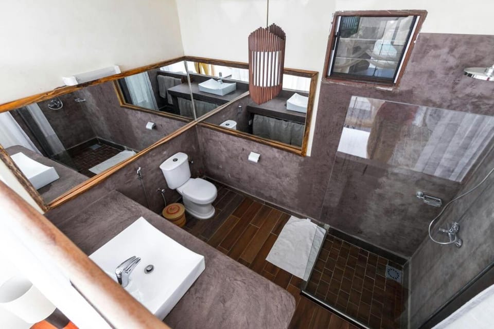 Shower, Toilet, Bathroom, towels, air conditioner