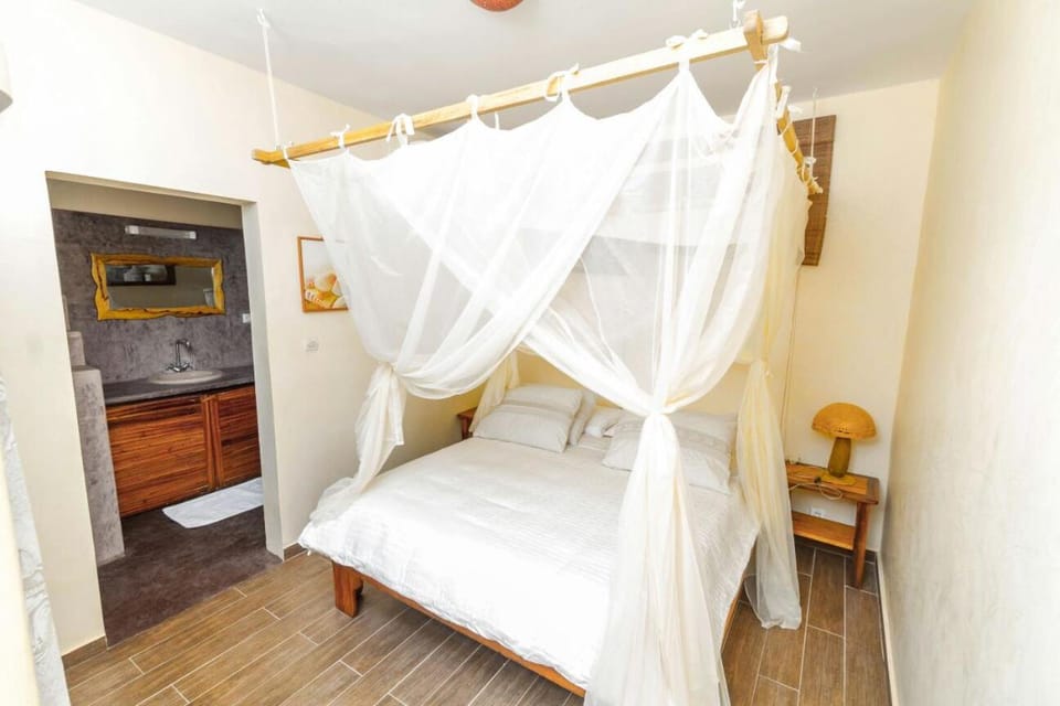 Bed, Bathroom, Photo of the whole room, Bedroom, air conditioner