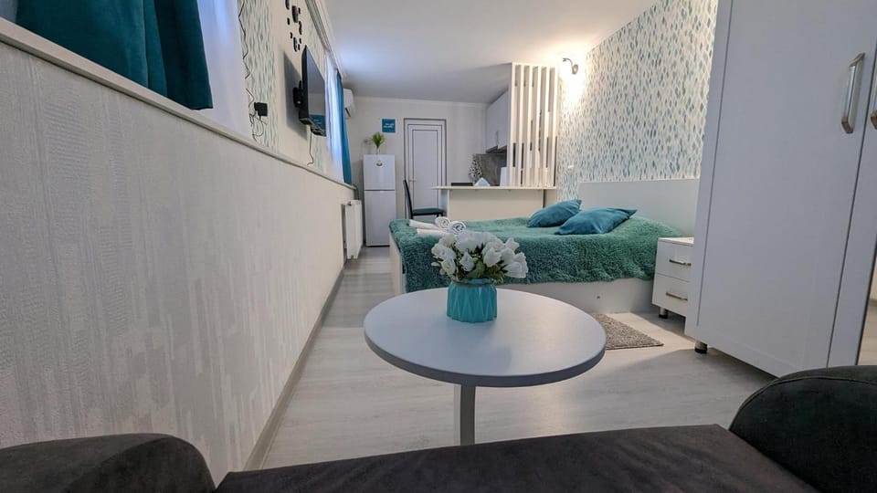Bed, Living room, Photo of the whole room, Bedroom