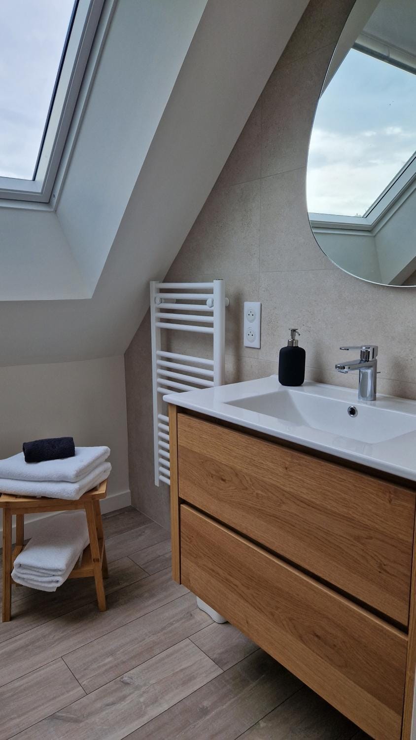 Bathroom, towels