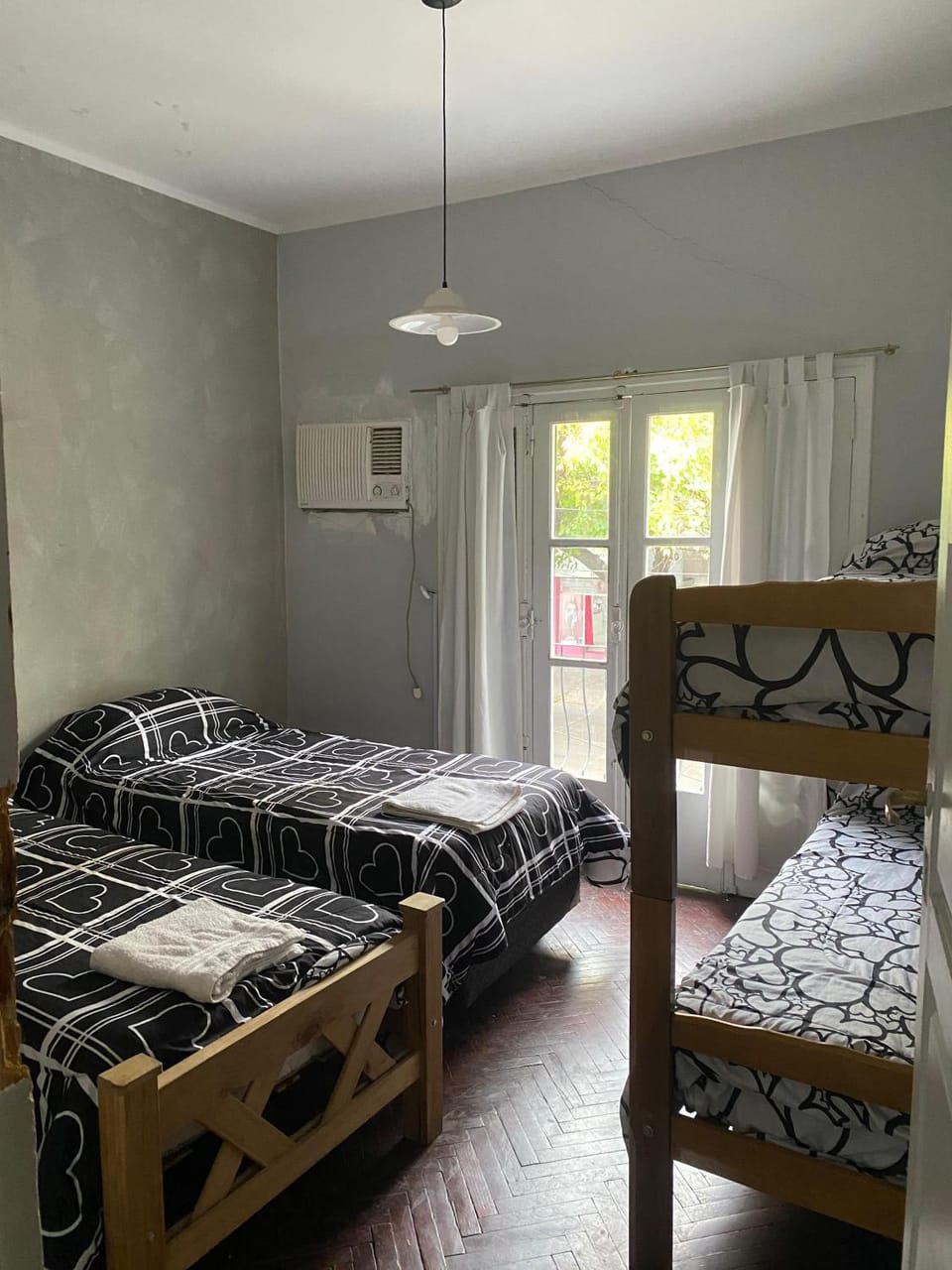 HOSTAL HOUSE REYMON,habitaciones privadas" precio por persona" Hostel in Mendoza