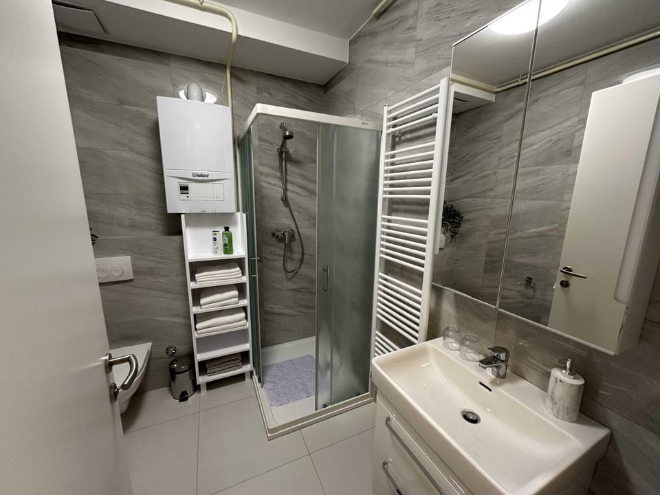 Shower, Bathroom, towels