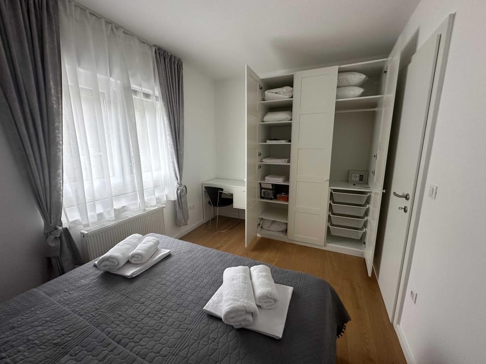 Bed, Bedroom, safe, towels, wardrobe