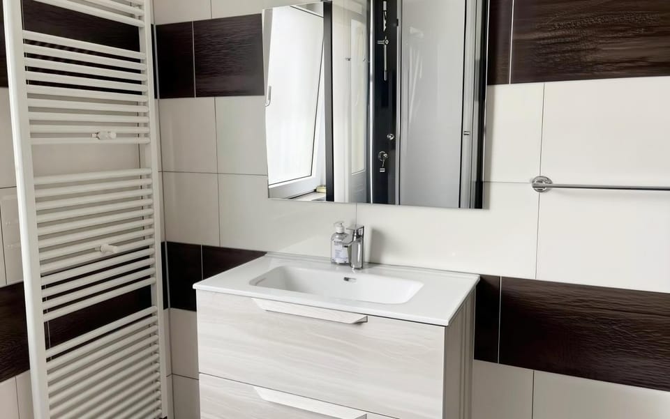 Düsseldorf Messe and Airport, 2-bedroom Apartment with Kitchen and Garden Apartment in Duisburg