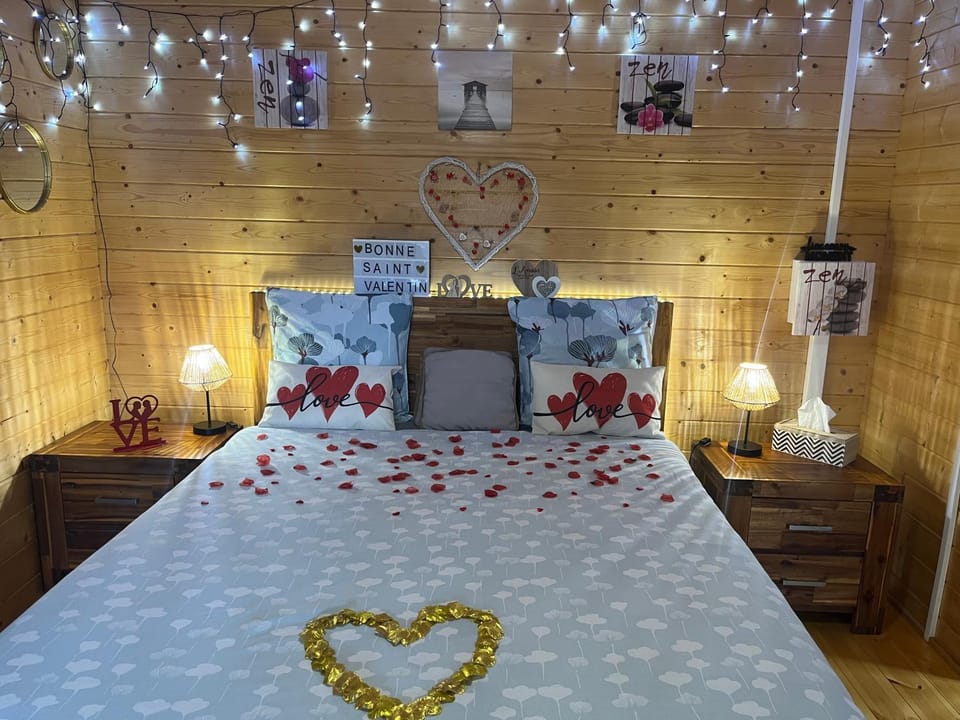 Les Chalets de marie 974 RÉUNION - Vue mer, Jacuzzi SPA privatif dans le chalets Sans vis à vis Chalet in Saint-Denis
