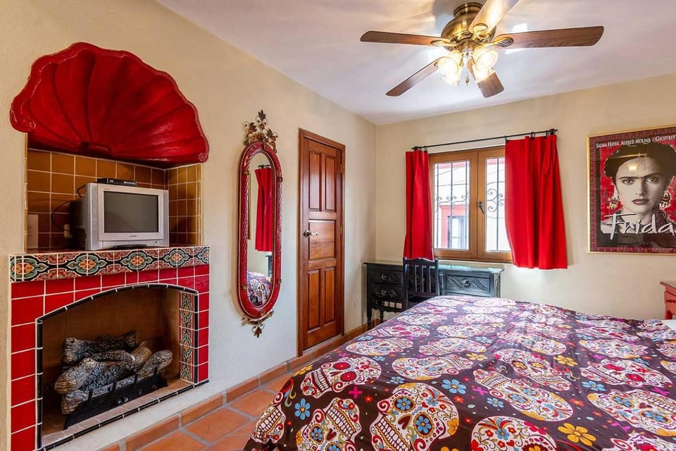 Bed, TV and multimedia, Bedroom, fireplace
