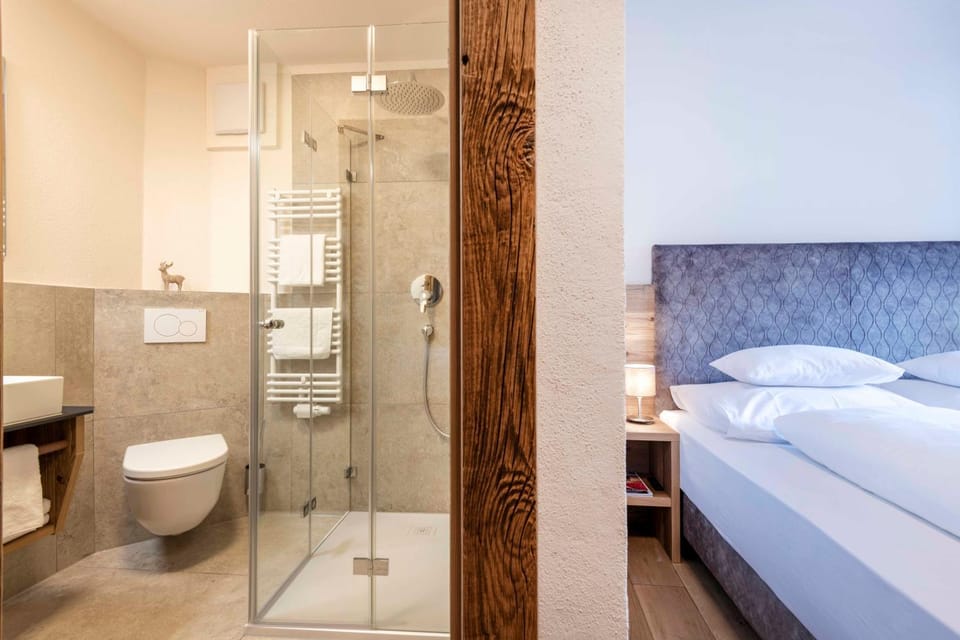 Shower, Toilet, Bathroom, Bedroom