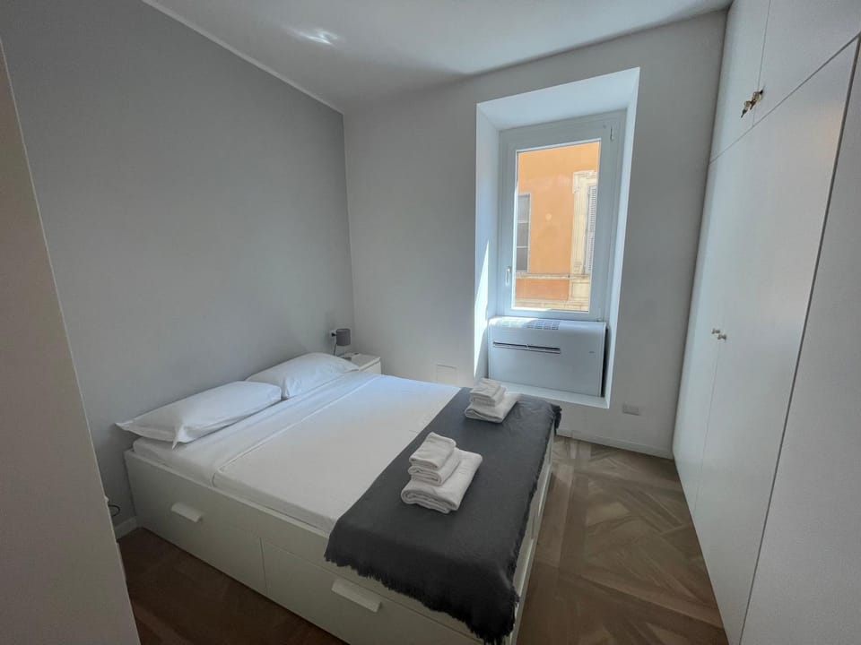 Bed, Photo of the whole room, Bedroom, heating, towels, wardrobe