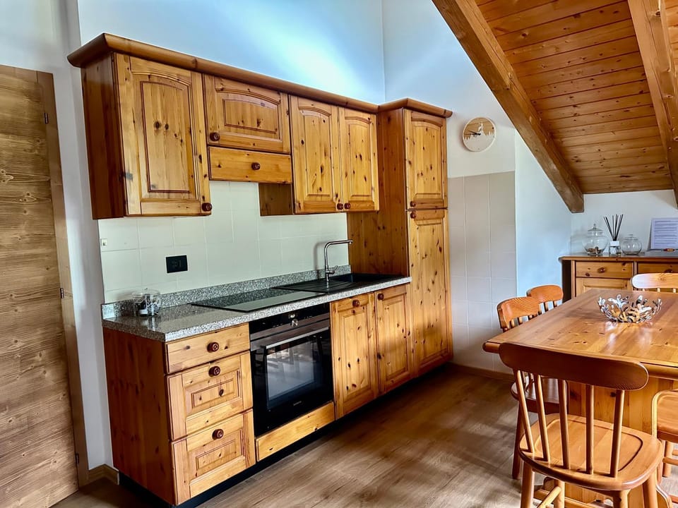 Kitchen or kitchenette, dishwasher