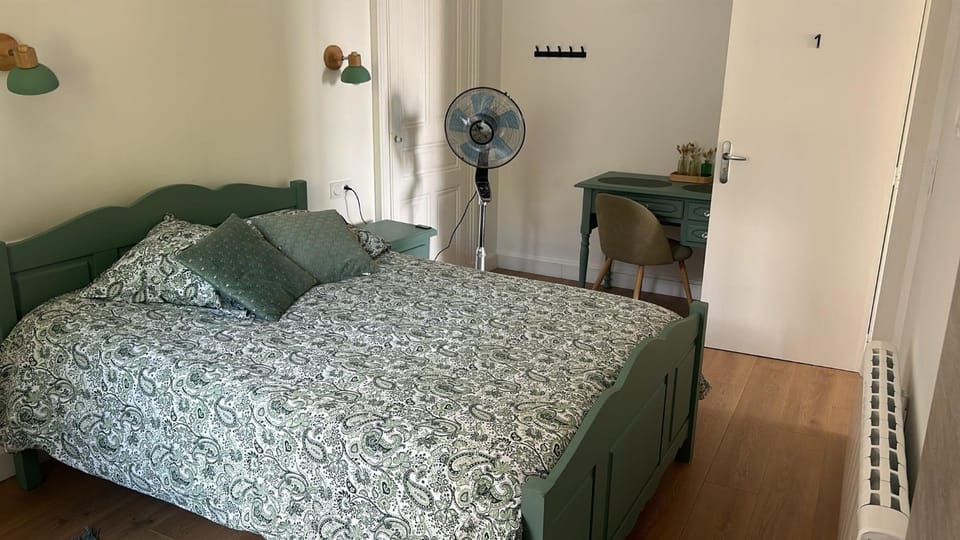 Magnifique appartement familiale 6 personnes 3 chambres et 3 salles de bain en hyper centre avec rue piétonne Parking 20m Apartment in Troyes