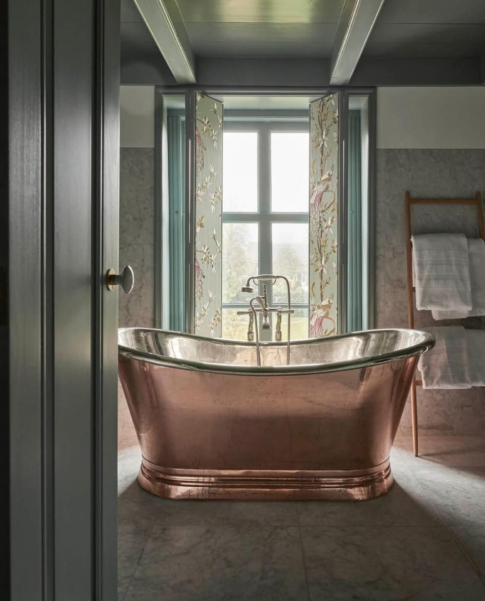 Shower, Toilet, View (from property/room), Garden view, bidet, towels
