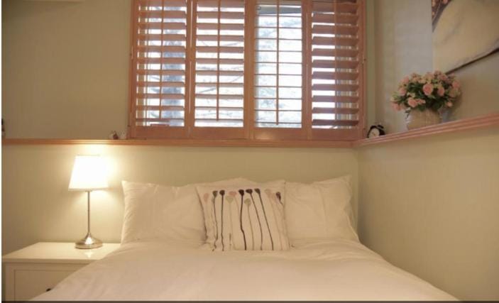 OFF CAMPUS UC Room Vacation rental in Calgary